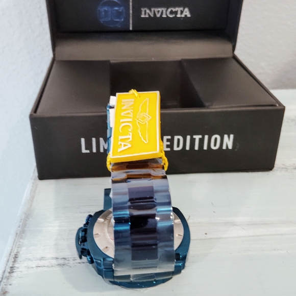 Invicta Men Superman Invicta Limited Edition Watch